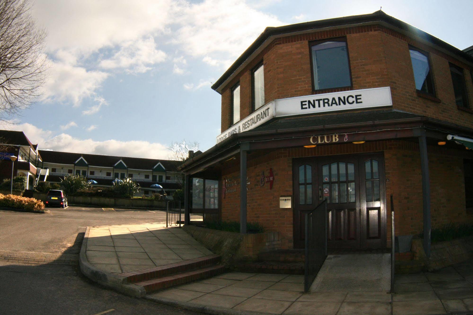 The Town & Country Lodge Dundry Bagian luar foto