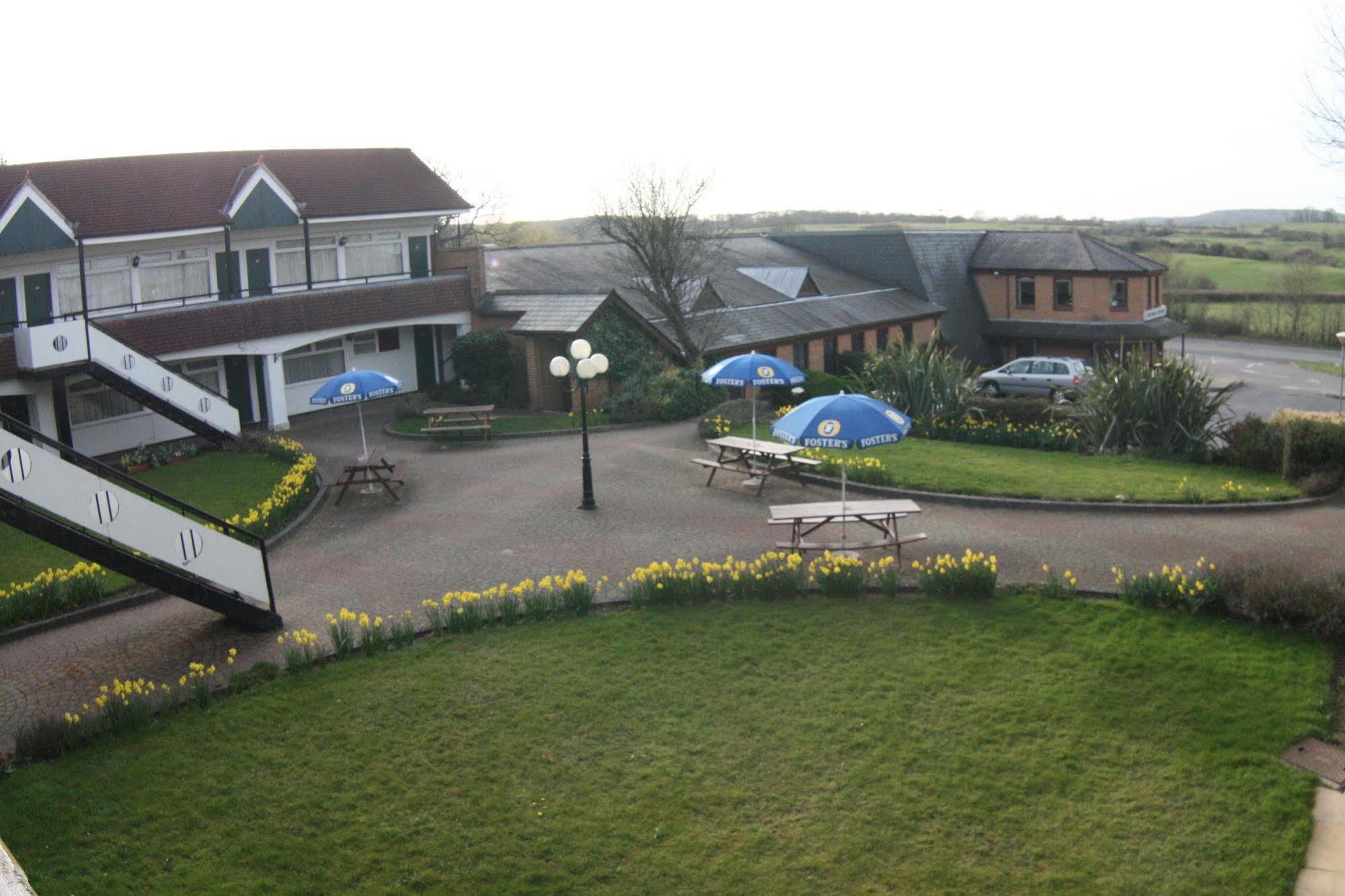The Town & Country Lodge Dundry Bagian luar foto