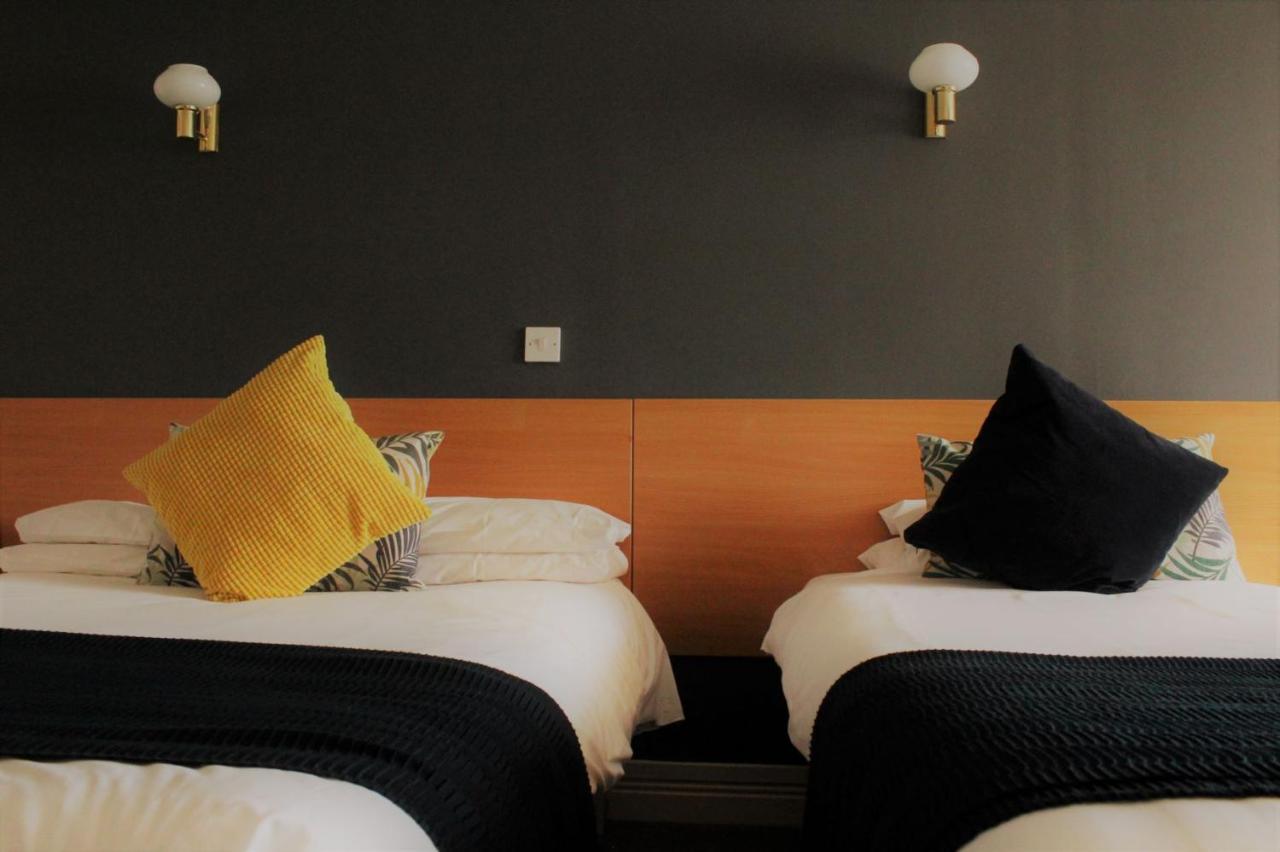 The Town & Country Lodge Dundry Bagian luar foto