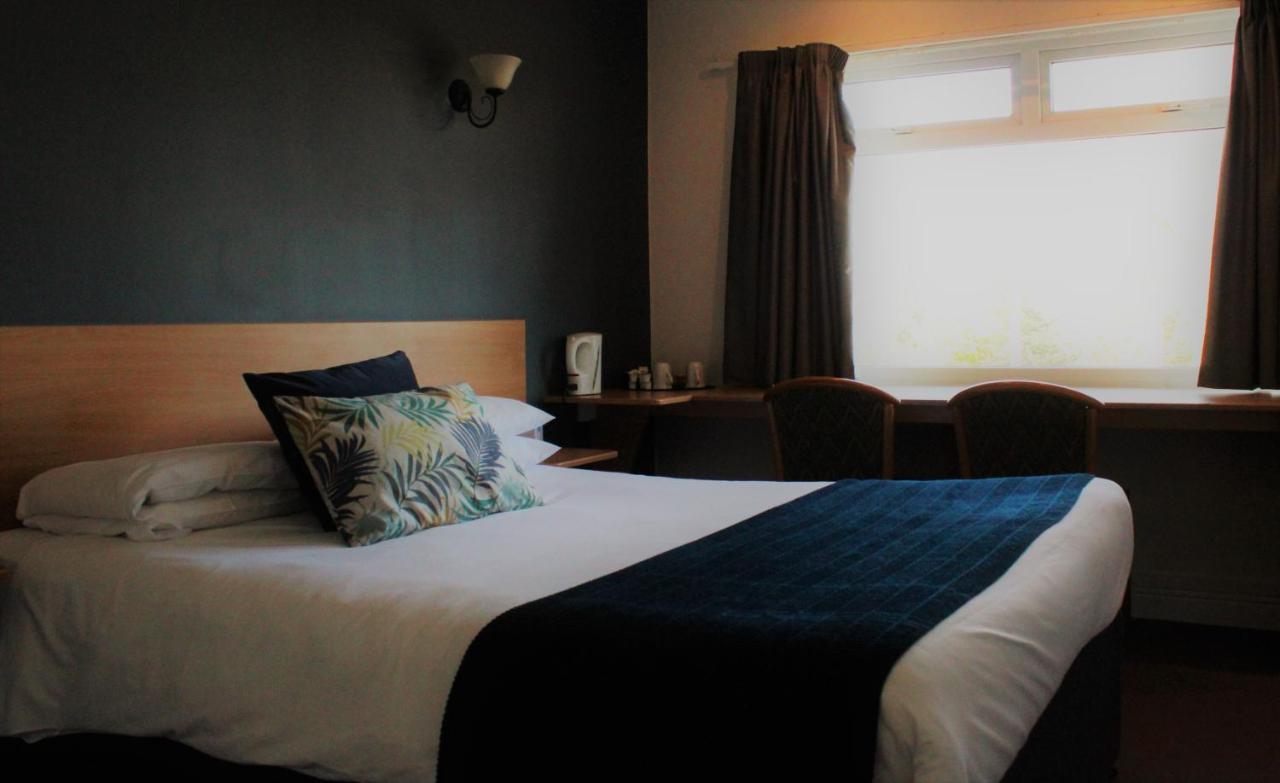 The Town & Country Lodge Dundry Bagian luar foto