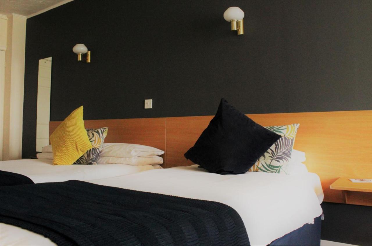 The Town & Country Lodge Dundry Bagian luar foto