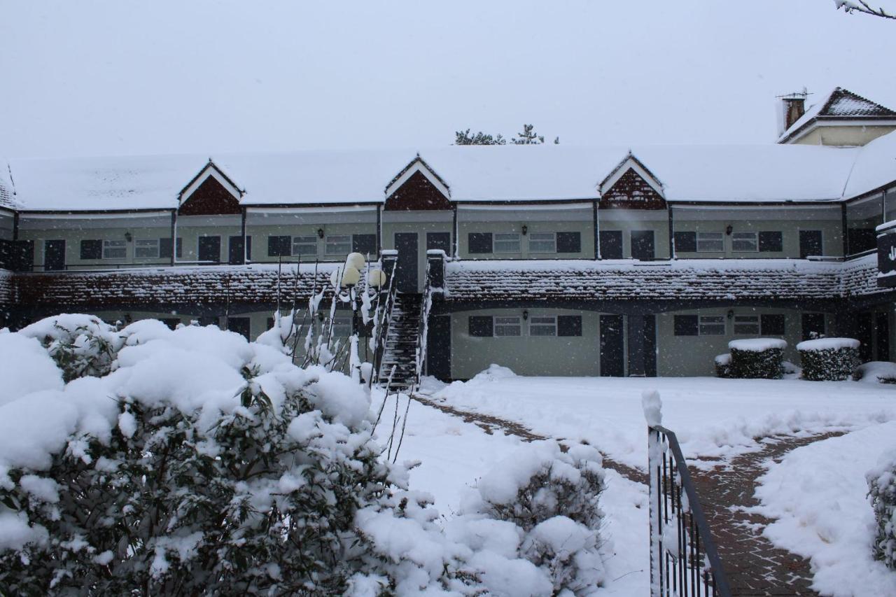 The Town & Country Lodge Dundry Bagian luar foto