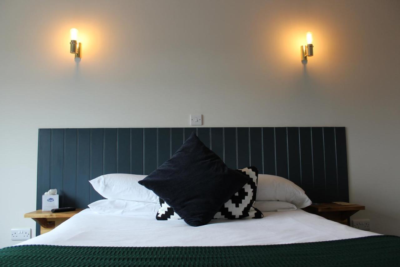 The Town & Country Lodge Dundry Bagian luar foto