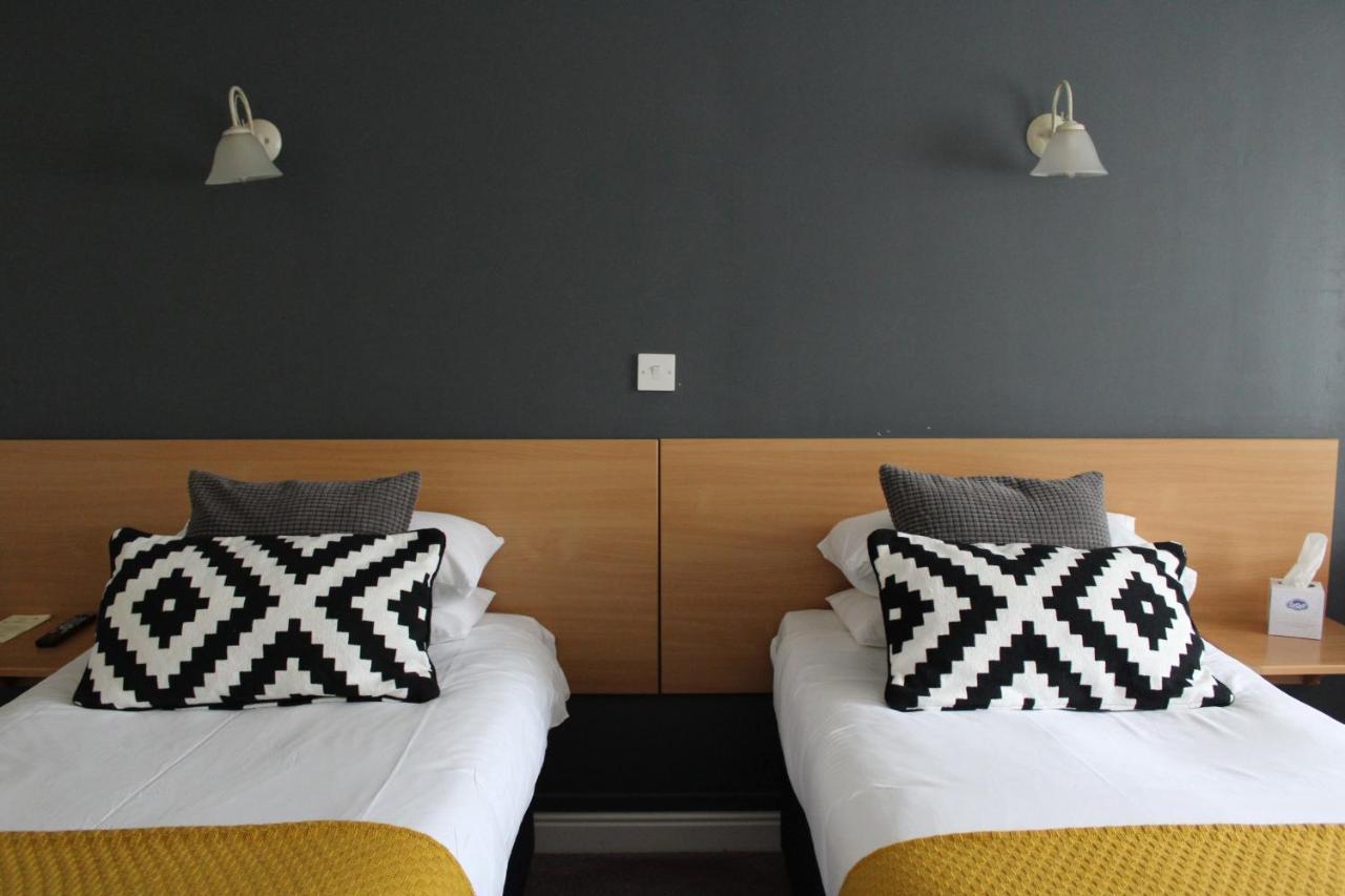The Town & Country Lodge Dundry Bagian luar foto