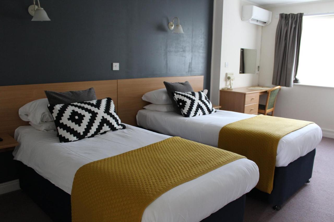The Town & Country Lodge Dundry Bagian luar foto