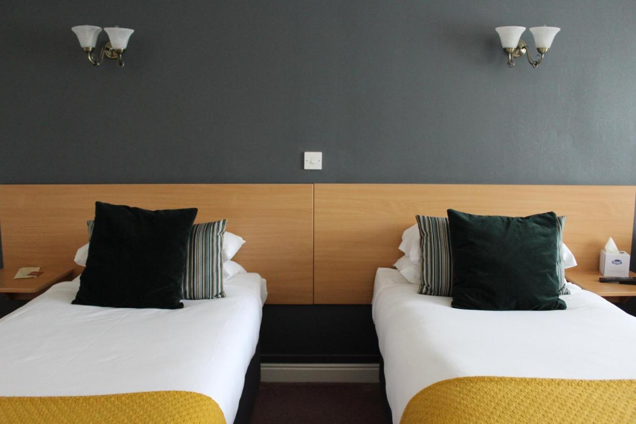 The Town & Country Lodge Dundry Bagian luar foto
