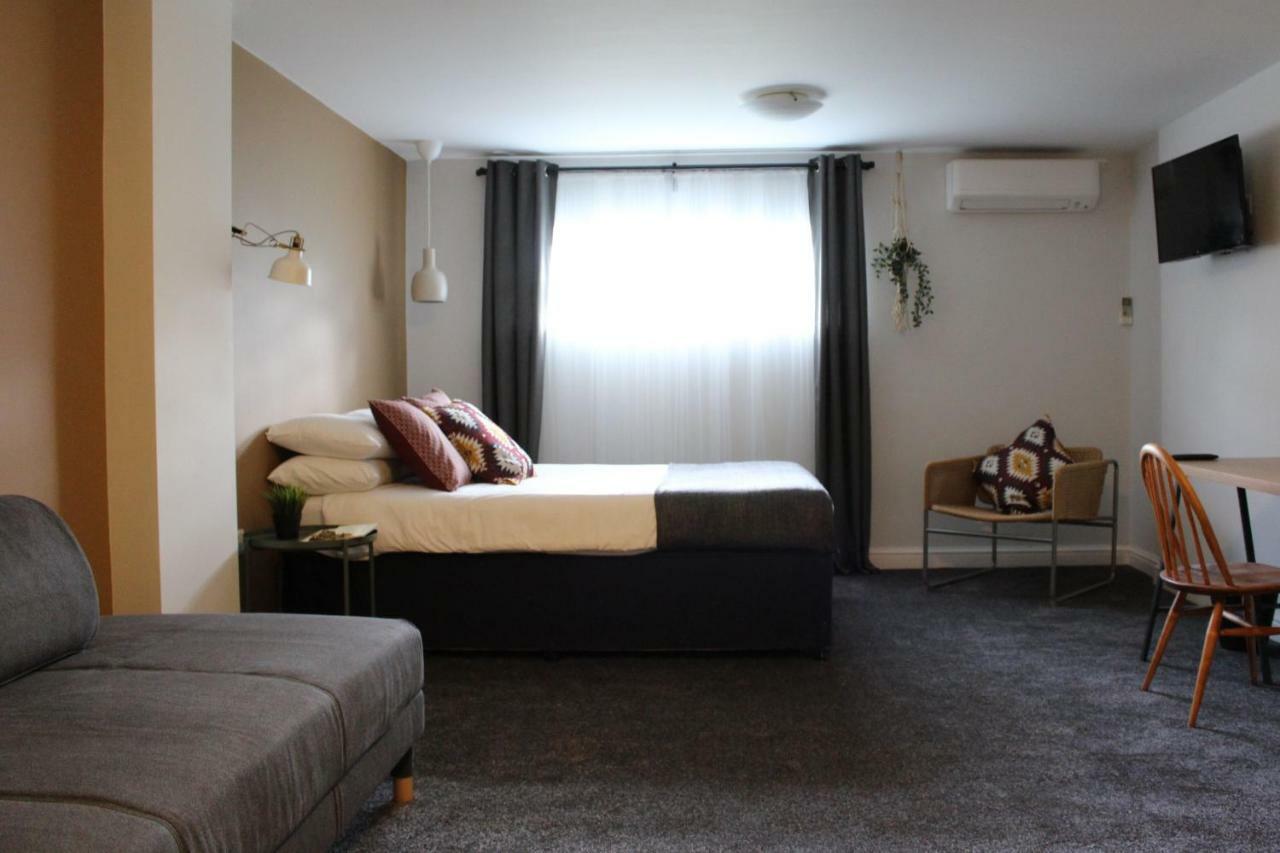 The Town & Country Lodge Dundry Bagian luar foto