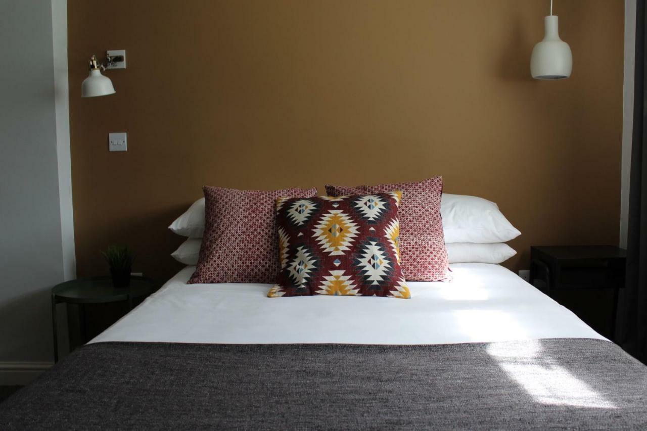 The Town & Country Lodge Dundry Bagian luar foto
