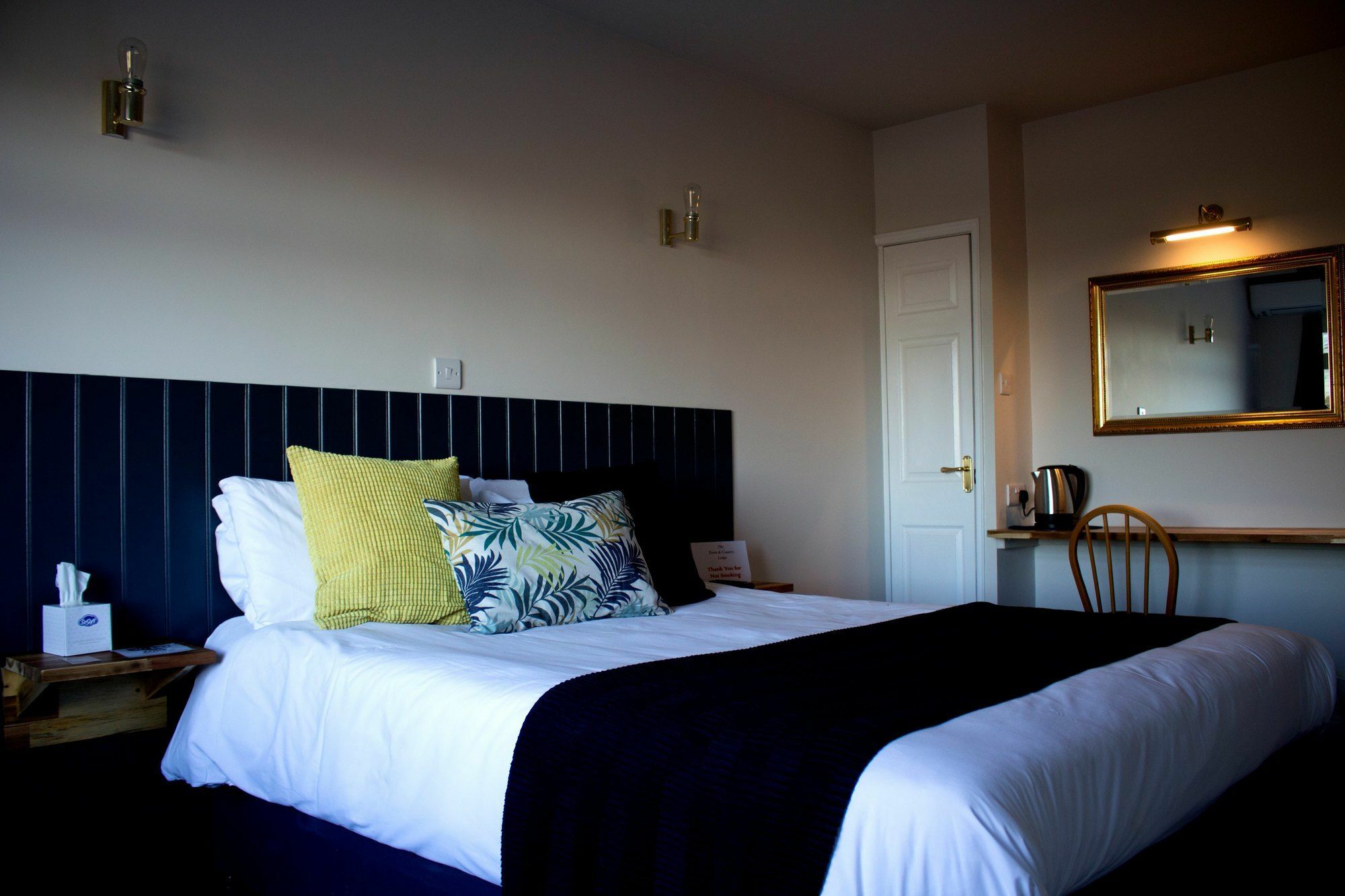 The Town & Country Lodge Dundry Bagian luar foto
