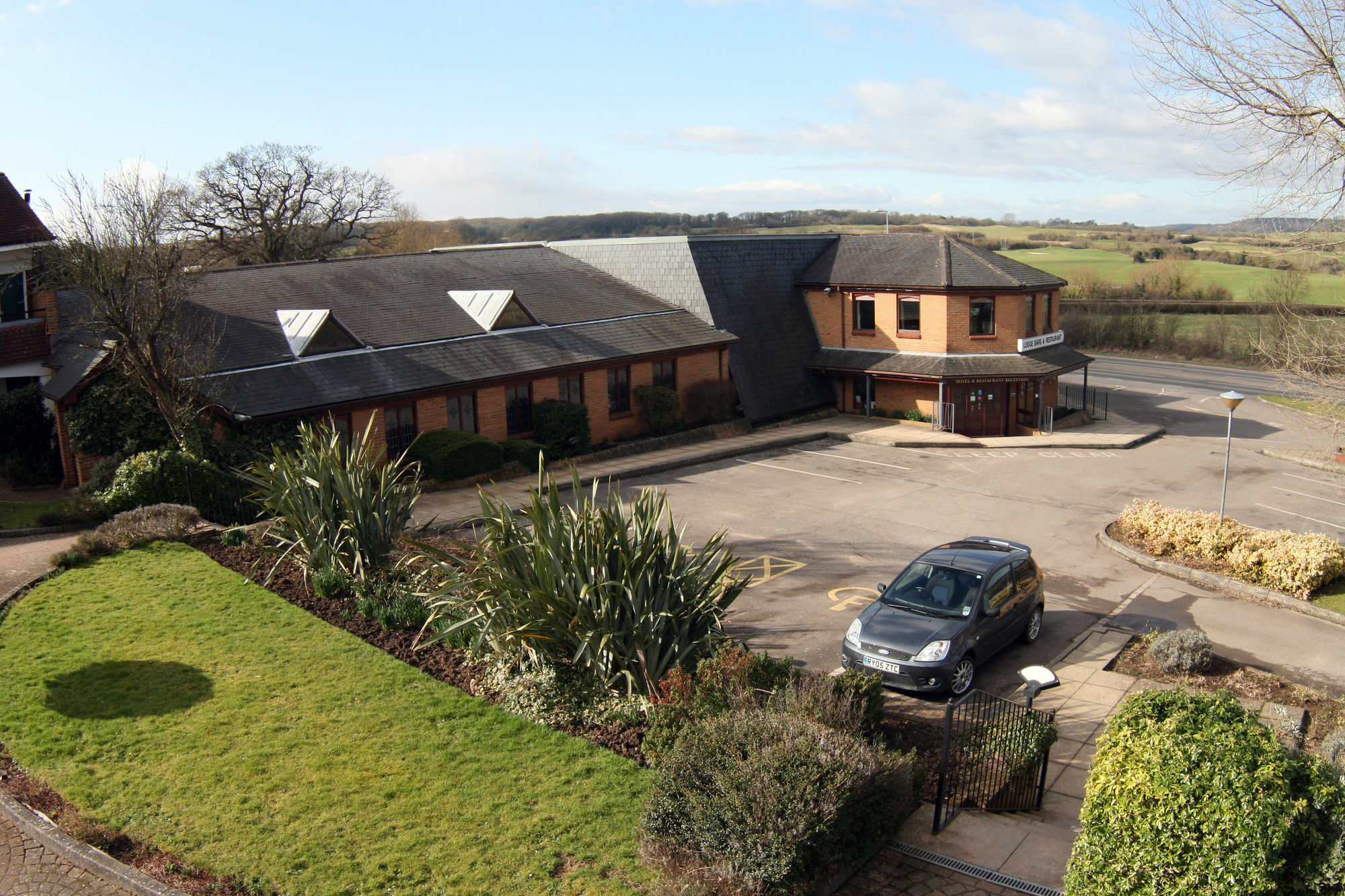 The Town & Country Lodge Dundry Bagian luar foto